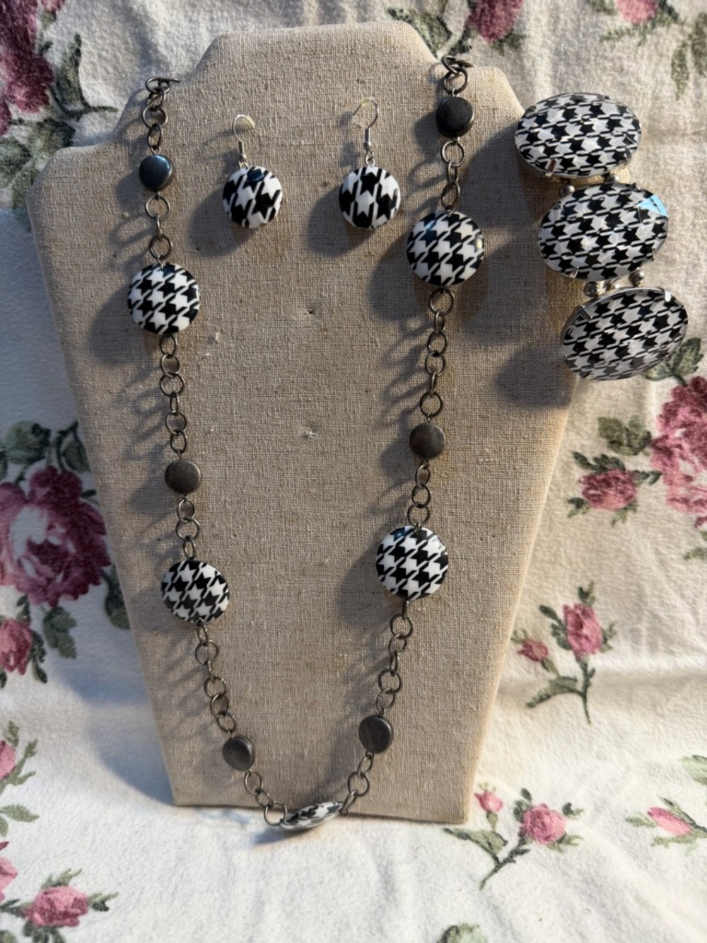 Black & White Houndstooth Pattern Necklace Earrings and Bracelet Set